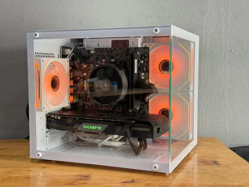 รับซื้อคอมพิวเตอร์ตั้งโต๊ะมือสอง เคสเกมมี่กระจก การ์ดจอ Gigabyte ไฟ RGB — BuyHub รับซื้อ PC มือสอง