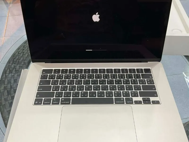 รับซื้อ MacBook มือสอง คีย์บอร์ดไทย-อังกฤษ สีเงิน — BuyHub รับซื้อโน๊ตบุ๊ค Apple มือสอง